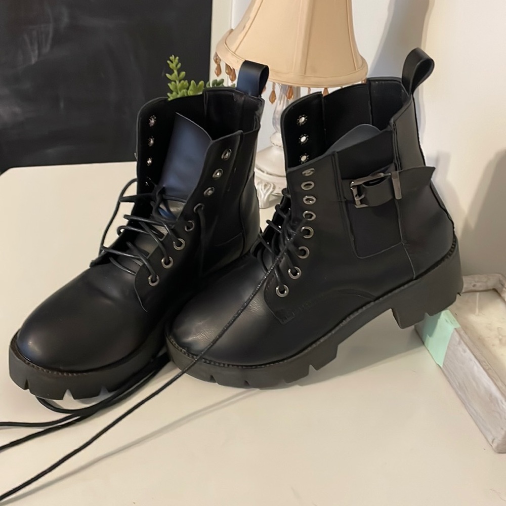 Combat boots